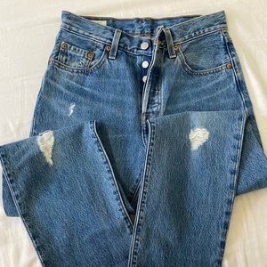 Levi 501 jean in new condition.